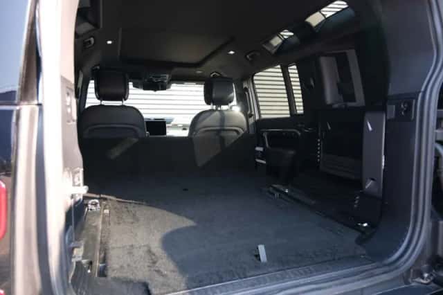 Land Rover Defender (2023) thumbnail 17