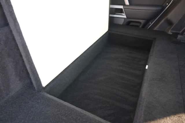 Land Rover Defender (2023) thumbnail 21