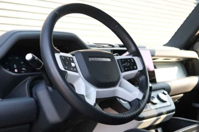 Land Rover Defender (2023) thumbnail 23