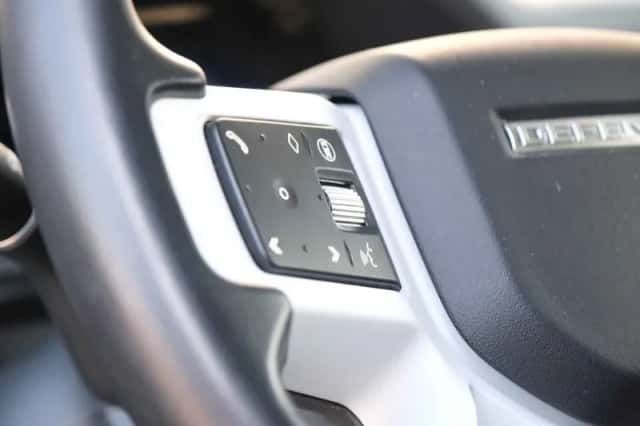 Land Rover Defender (2023) thumbnail 26