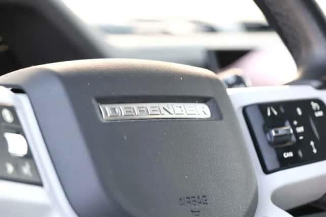 Land Rover Defender (2023) thumbnail 27