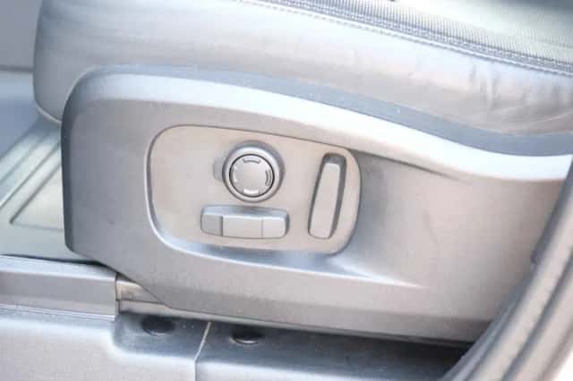 Land Rover Defender (2023) thumbnail 29