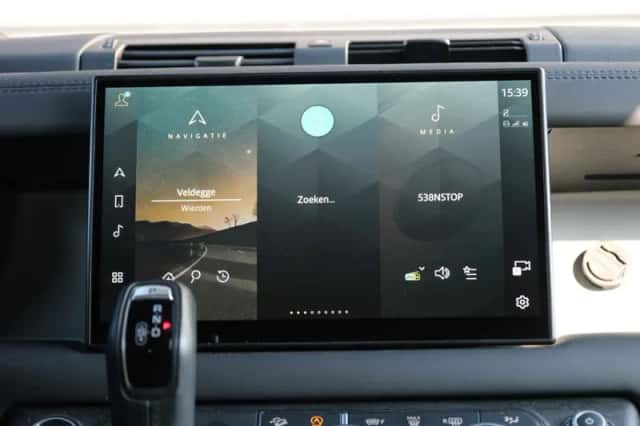 Land Rover Defender (2023) thumbnail 33