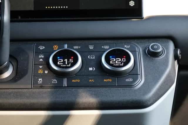 Land Rover Defender (2023) thumbnail 34