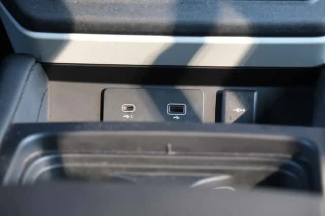 Land Rover Defender (2023) thumbnail 40