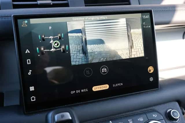 Land Rover Defender (2023) thumbnail 50