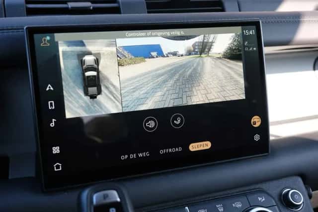 Land Rover Defender (2023) thumbnail 51