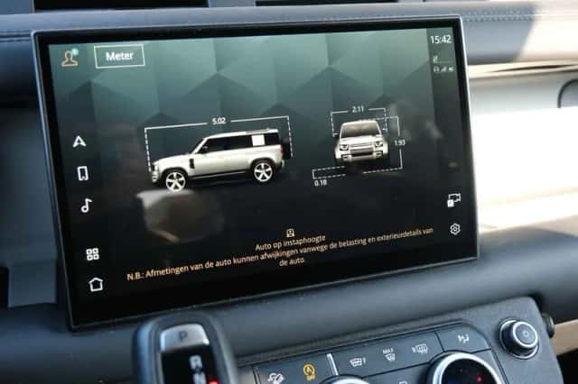 Land Rover Defender (2023) thumbnail 52