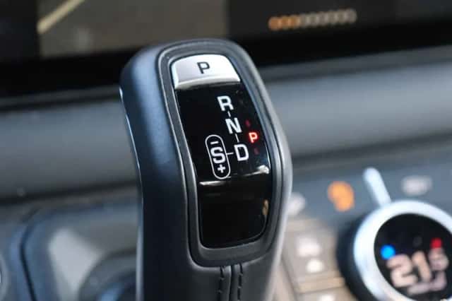 Land Rover Defender (2023) thumbnail 55