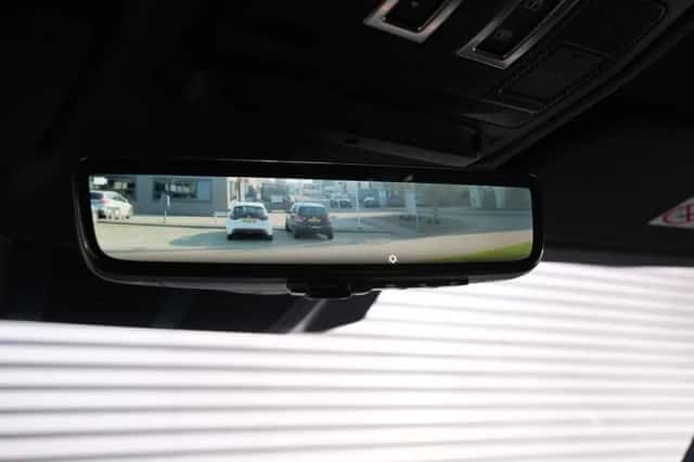 Land Rover Defender (2023) thumbnail 59