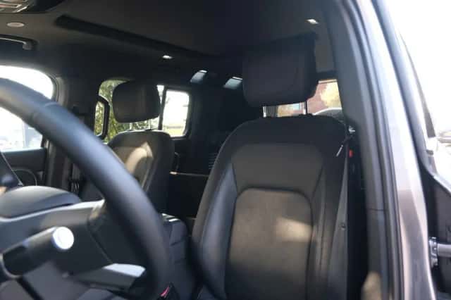 Land Rover Defender (2023) thumbnail 8