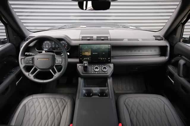 Land Rover Defender (2026) thumbnail 3