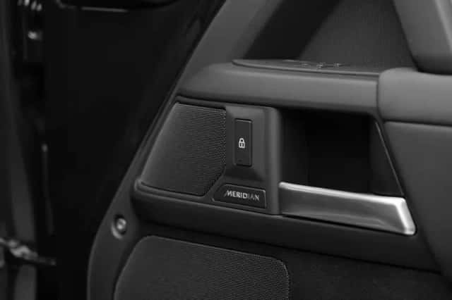 Land Rover Defender (2026) thumbnail 36