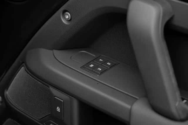 Land Rover Defender (2026) thumbnail 37