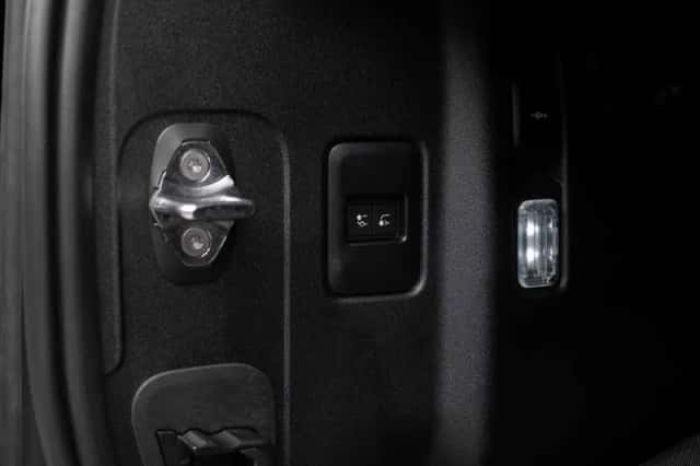 Land Rover Defender (2026) thumbnail 49