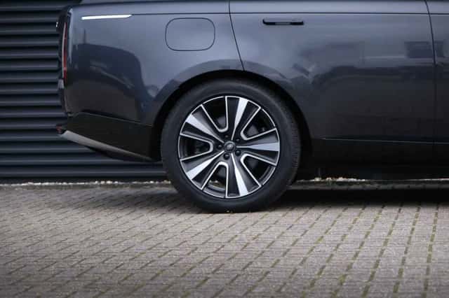 Land Rover Range Rover (2023) thumbnail 11