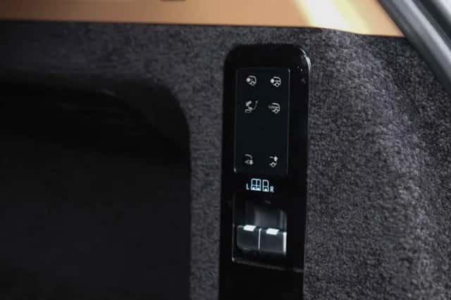 Land Rover Range Rover (2023) thumbnail 18