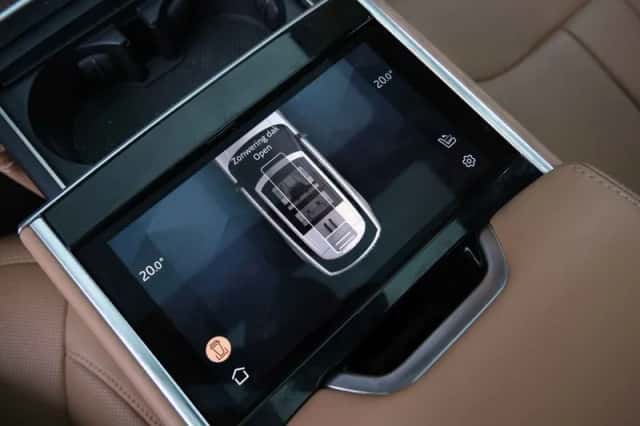 Land Rover Range Rover (2023) thumbnail 36