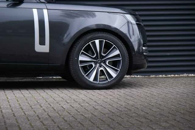 Land Rover Range Rover (2023) thumbnail 10