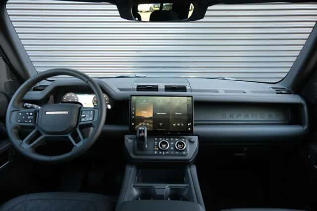 Land Rover Defender (2026) thumbnail 3