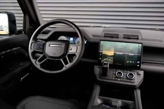 Land Rover Defender (2026) thumbnail 3