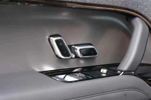 Land Rover Range Rover Sport (2026) thumbnail 4