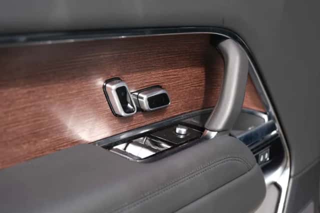 Land Rover Range Rover (2024) thumbnail 18