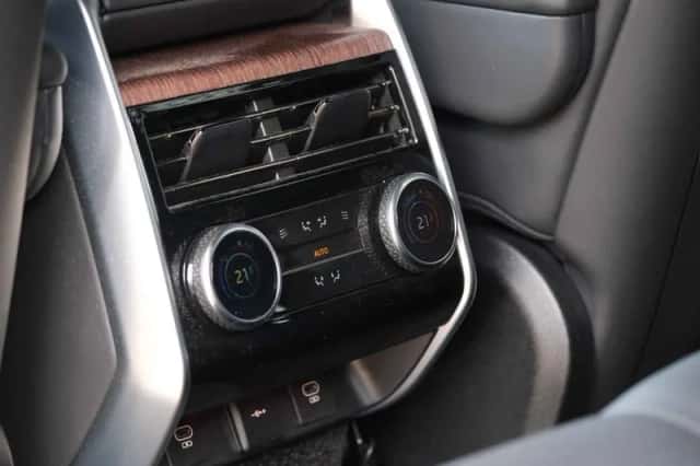 Land Rover Range Rover (2024) thumbnail 24