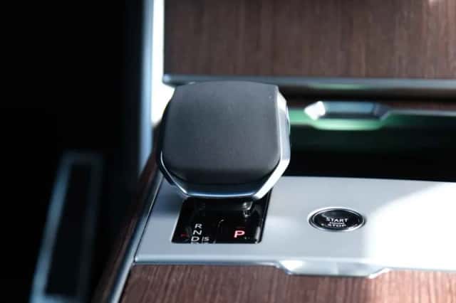 Land Rover Range Rover (2024) thumbnail 27