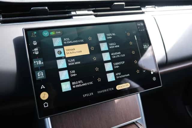 Land Rover Range Rover (2024) thumbnail 36