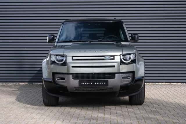 Land Rover Defender (2022) thumbnail 2