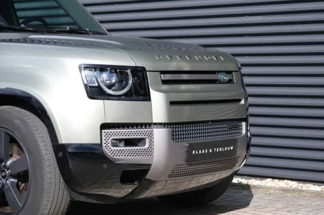 Land Rover Defender (2022) thumbnail 12