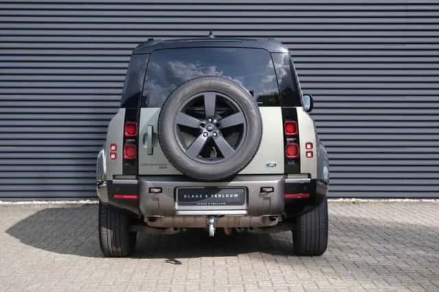 Land Rover Defender (2022) thumbnail 15