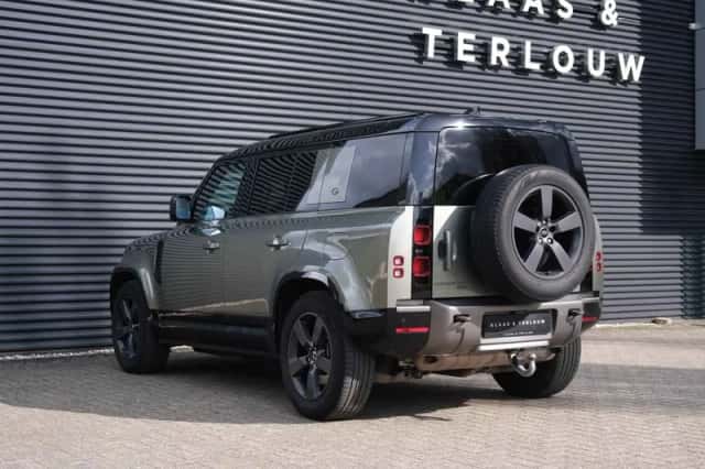 Land Rover Defender (2022) thumbnail 16