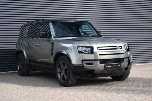 Land Rover Defender (2022) thumbnail 3