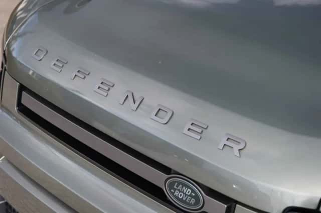 Land Rover Defender (2022) thumbnail 23