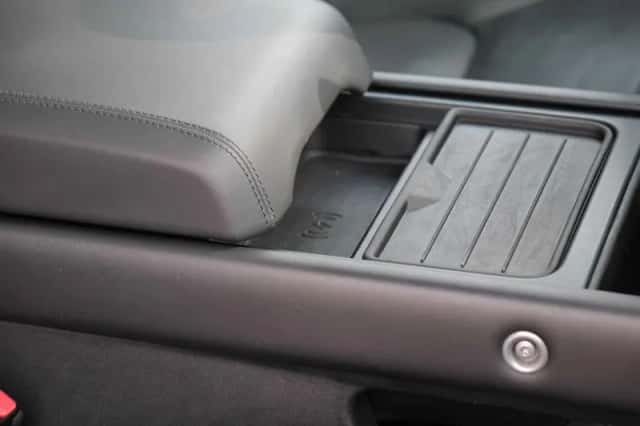 Land Rover Defender (2022) thumbnail 27