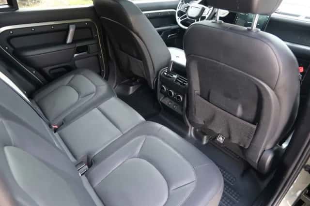 Land Rover Defender (2022) thumbnail 28