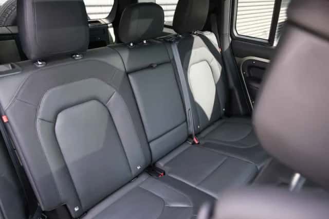 Land Rover Defender (2022) thumbnail 29