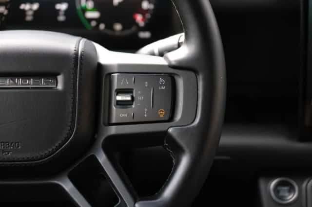 Land Rover Defender (2022) thumbnail 35