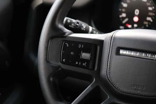 Land Rover Defender (2022) thumbnail 36