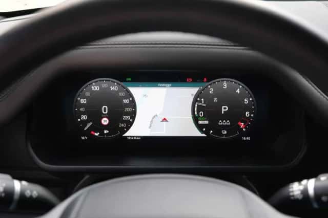Land Rover Defender (2022) thumbnail 43