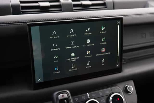 Land Rover Defender (2022) thumbnail 44
