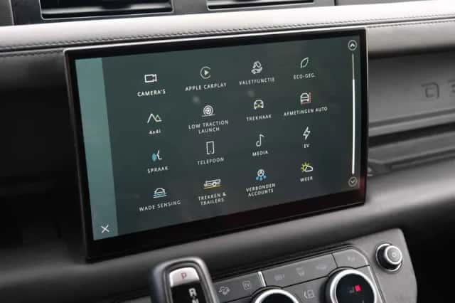 Land Rover Defender (2022) thumbnail 46