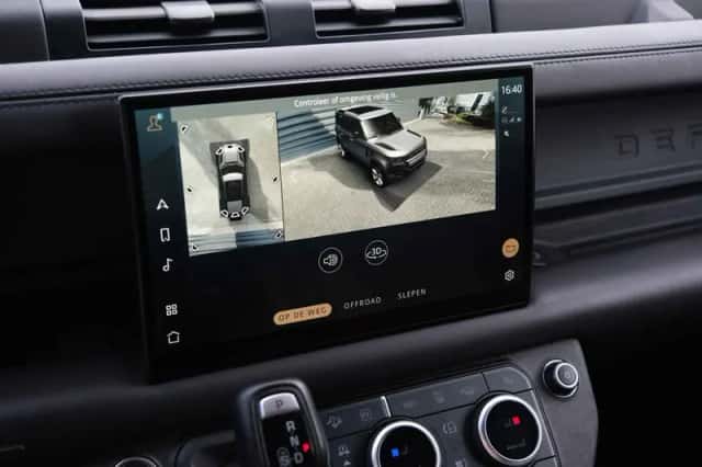 Land Rover Defender (2022) thumbnail 47