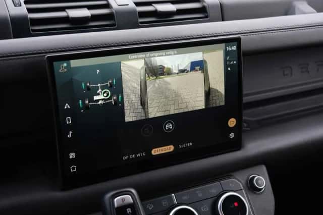Land Rover Defender (2022) thumbnail 48