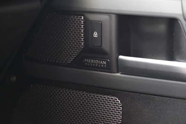 Land Rover Defender (2022) thumbnail 51