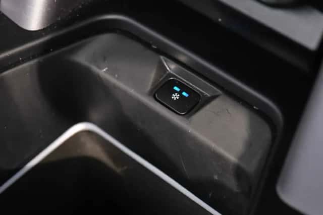 Land Rover Defender (2022) thumbnail 52