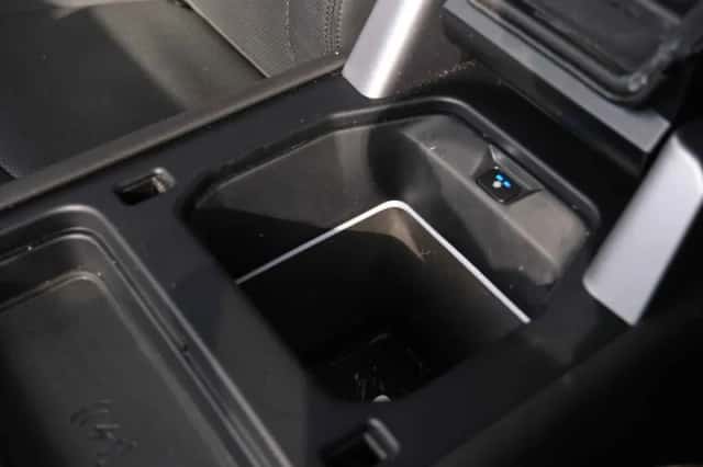 Land Rover Defender (2022) thumbnail 53