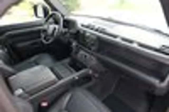 Land Rover Defender (2022) thumbnail 59